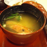 新ばし - 椀物は肝吸いではなく海老出汁の味噌汁でした。