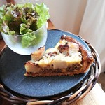 403ノットファウンド - 本日のキッシュは牛そぼろと里芋のキッシュ。焼き直され温かい状態での提供。