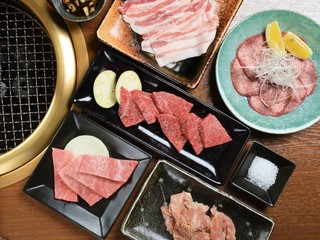 Kuroge Wagyuu Yakiniku To Honkaku Motsunabe Sanju - 