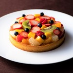 KITANO CLUB - 料理写真:タルト・フリュイ(季節フルーツのタルト)