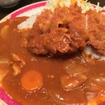 キッチン大正軒 - 座ってすぐにロースカツカレー着皿