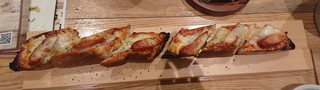 M.T.B Dining's - ロングバゲットpizza