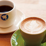 Momonga Kohi - コーヒーは常時14種類以上。カフェラテやカプチーノなどのアレンジコーヒー各種。