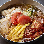 ゴールデンタイム - 蒸し鶏入り韓国冷麺
