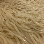 丸亀製麺 - 「釜揚げうどん 得（麺2玉）」×3〔麺6玉〕接写。味わいの方は、当然のことながら申し分ない。「手づくり」「できたて」に拘る『丸亀製麺』、「つるつる」「しこしこ」の讃岐うどんは実に美味である。