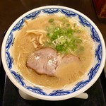 博多麺房 赤のれん - ラーメン 730円