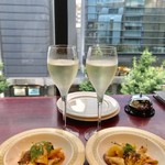 チーズ×チーズ Bistro HAYASHI - ワイン飲み放題 時間無制限¥1500(税込)と
お通しのタパス¥324(税込)