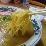 山為食堂 - 麺は、ちゃんぽん麺っぽい