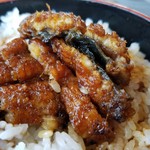 炭焼鰻ひつまぶし うお茂 - 炭火で秘伝のタレ