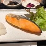 駅膳 - 鮭定食 580円。