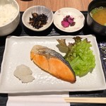 Ekizen - 鮭定食 580円。