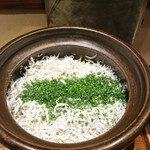 傳 - (2019年6月　訪問)しらすご飯。