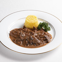 霧降高原牛フィレ肉のビーフストロガノフ　サフランライス添え