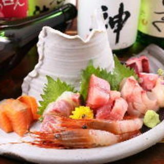 Fresh seasonal fish served as sashimi ◆We also offer a variety of a la carte dishes.