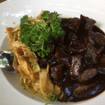 Distelhauser Pils Am Markt - 謎のベイクドパスタ、ビーフ添え