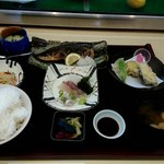 地魚料理 丸長 - 日替わりランチ ドリンク付き 950円+税