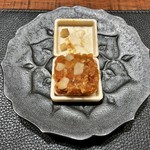 傳 - 先付：フォアグラ最中 干し柿