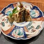 傳 - 焼物：鮎風干し 肝パテ 蓼パン