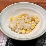 傳 - 食事：トウモロコシご飯