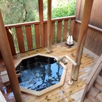 松葉温泉 滝の湯 - ラドン温泉の露天風呂