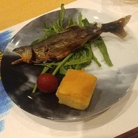 日本料理秀たか - 下に敷いてあるのはしっかり山葵味の葉っぱ。卵焼きがふわっふわで美味しかった