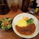 SPICY CURRY 魯珈 - ３種の唐辛子が決め手♪激辛スパイシーキーマカレーとぷちサラダ