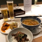 The Qantas Singapore Lounge - 