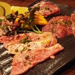 黒毛和牛専門店 もうもう亭 - 四色盛り。