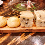 トラットリア ダ コヴィーノ - フォッカチャ美味しい