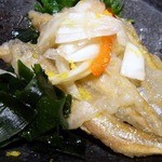焼鳥・元気 - ワカサギとしらさエビ南蛮５５０円です。 酢の物も食べたくなりますよね。 同伴者はワカサギ好きで、私はエビ好きです。