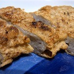 焼鳥・元気 - 少しずらしてみました。 断面は、こんな感じになっていますよ。 このじゃこ天がめっちゃ美味しいんですよね。 お土産に買って帰るお客さんのいるそうです。