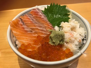 Tsukiji sushi kou - メニューの写真と見比べると