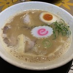 布施 細見商店 - 鶏豚骨ラーメン（太麺変更）（￥730）