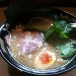 ラーメン ぼたん - 豚骨ラーメン　600円