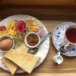 カフェアンドショップ ロータスランド - 2019/07/02
      モーニングＡセット 380円
      おまかせセット 550円
      プリンアラモード 420円
      豆乳ストロベリーアイスクリーム 150円