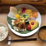 カフェアンドショップ ロータスランド - 2019/07/02
      モーニングＡセット 380円
      おまかせセット 550円
      プリンアラモード 420円
      豆乳ストロベリーアイスクリーム 150円