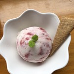 カフェアンドショップ ロータスランド - 2019/07/02
      モーニングＡセット 380円
      おまかせセット 550円
      プリンアラモード 420円
      豆乳ストロベリーアイスクリーム 150円