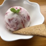 カフェアンドショップ ロータスランド - 2019/07/02
      モーニングＡセット 380円
      おまかせセット 550円
      プリンアラモード 420円
      豆乳ストロベリーアイスクリーム 150円