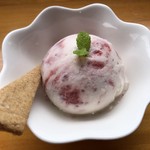 カフェアンドショップ ロータスランド - 2019/07/02
      モーニングＡセット 380円
      おまかせセット 550円
      プリンアラモード 420円
      豆乳ストロベリーアイスクリーム 150円