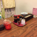 Kirakuen - 卓上には紅生姜が常備されてます。