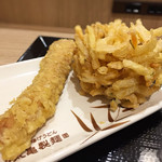 Marugame Seimen - 野菜かき揚げ、ちくわ天