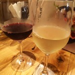 Isogami Gyouzabaru Tomako - 赤ワインと白ワイン
