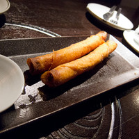 虎萬元 南青山店 - エビの春巻き