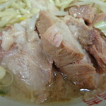 ラーメン二郎 - 豚