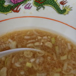 ラーメン二郎 - 軽く脂層あり