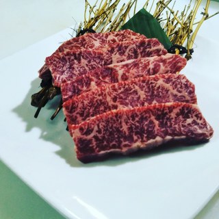 We offer carefully selected brand Wagyu beef and beef/pork hormones! Rare parts also ◎