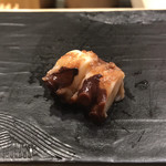 江戸前 鮨 服部 - 煮ダコ。
      美味し。