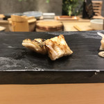 江戸前 鮨 服部 - 穴子の白焼き。
      美味し。