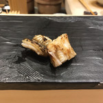 江戸前 鮨 服部 - 穴子の白焼き。
      美味し。