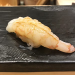 江戸前 鮨 服部 - ボタン海老の握り。
      美味し。